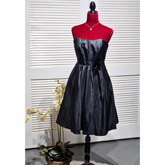 Davids Bridal Women's Black Strapless Taffeta Dress Feather Detail Size 10 369 - Picture 1 of 10